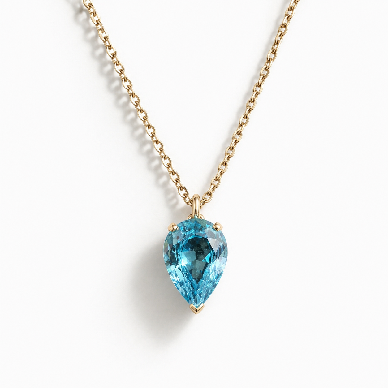 Collier en or jaune 18 carats  Zircon bleu taille poire