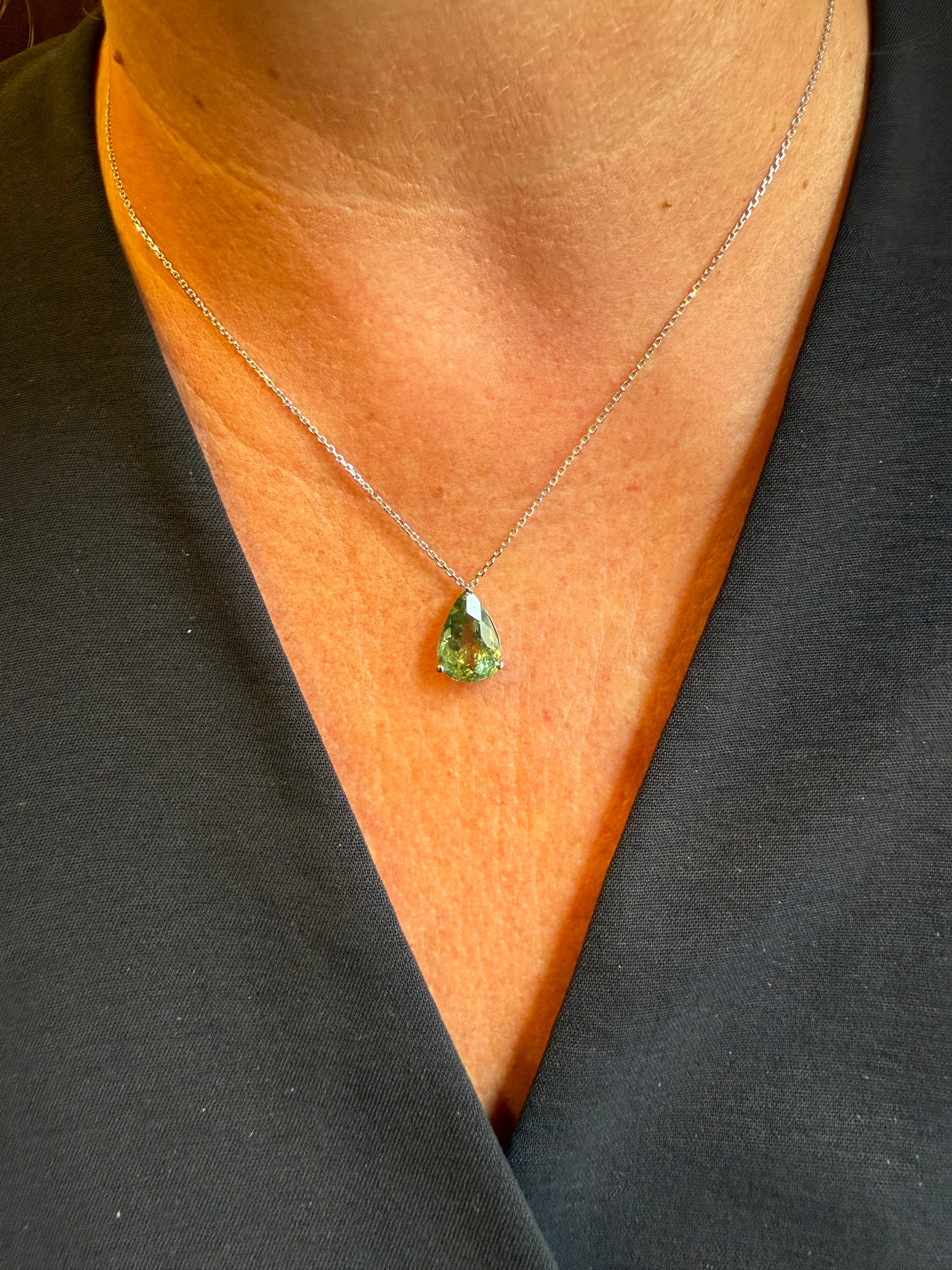 Collier Tourmaline Verte,  Or Gris 18 Carats