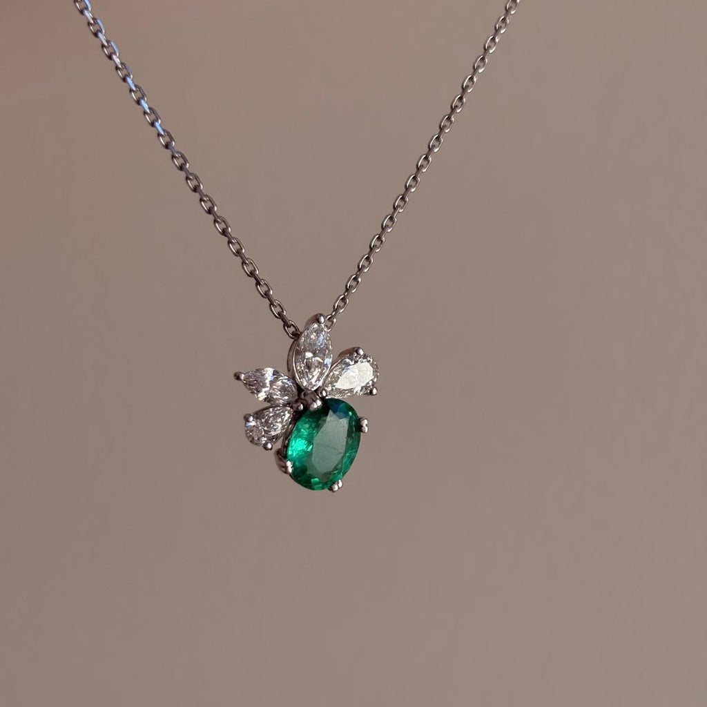 Collier en or gris 18 carats, émeraude de Zambie et diamants